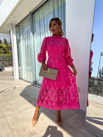 Elaina | Stilfuld Midi Kjole med Blonde Detaljer