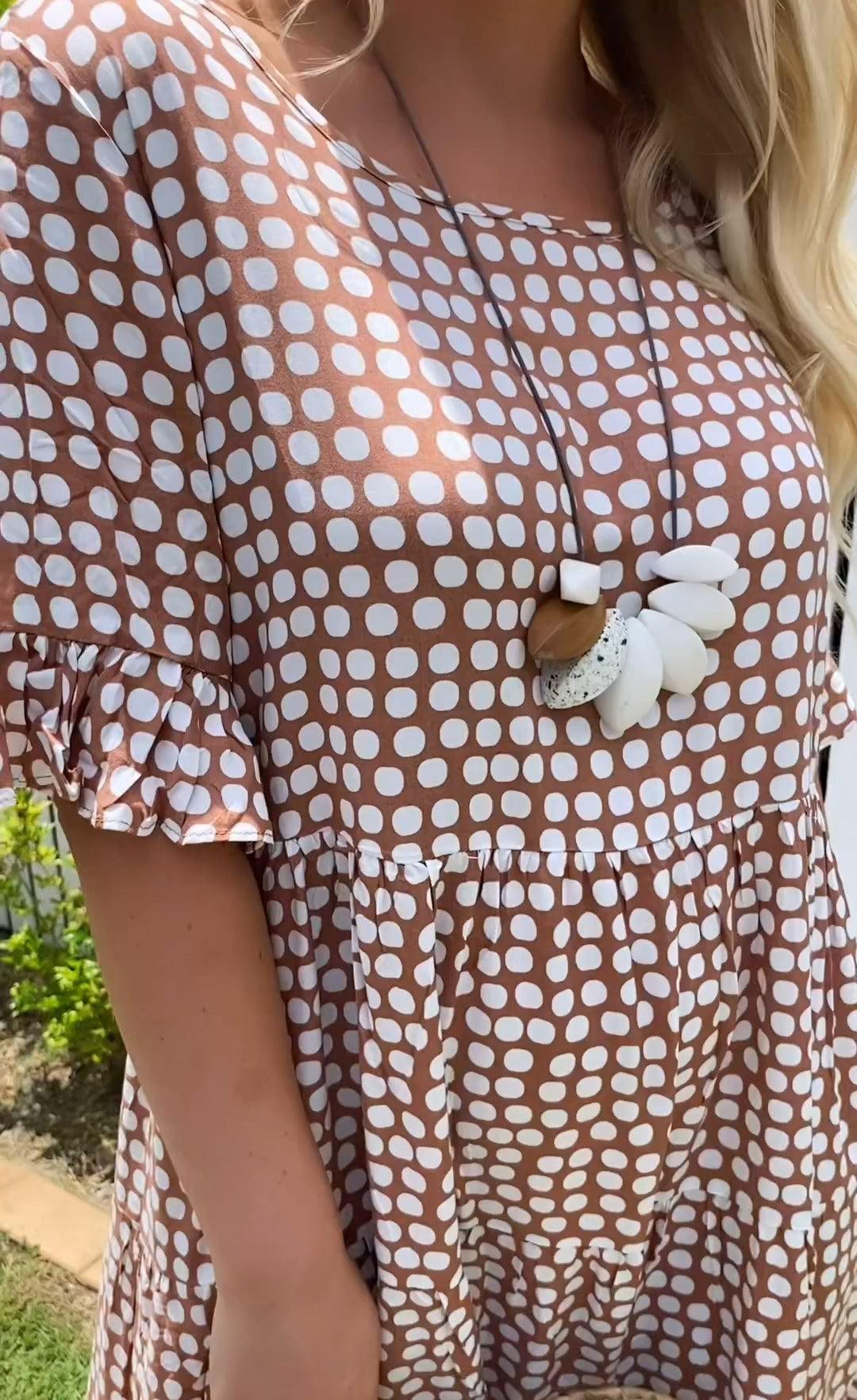 Michelle - Sukienka midi z krótkim rękawem