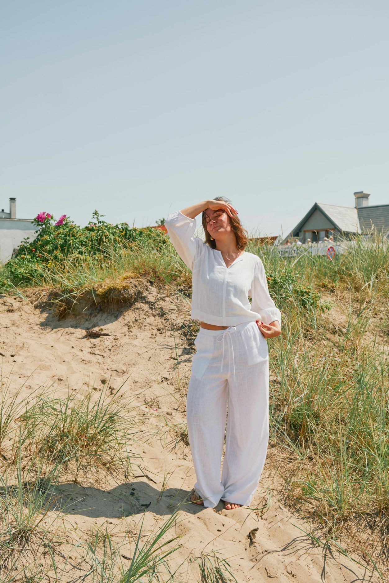 Bluzka z miękkiego lnu Neo Noir Sarla w kolorze białym