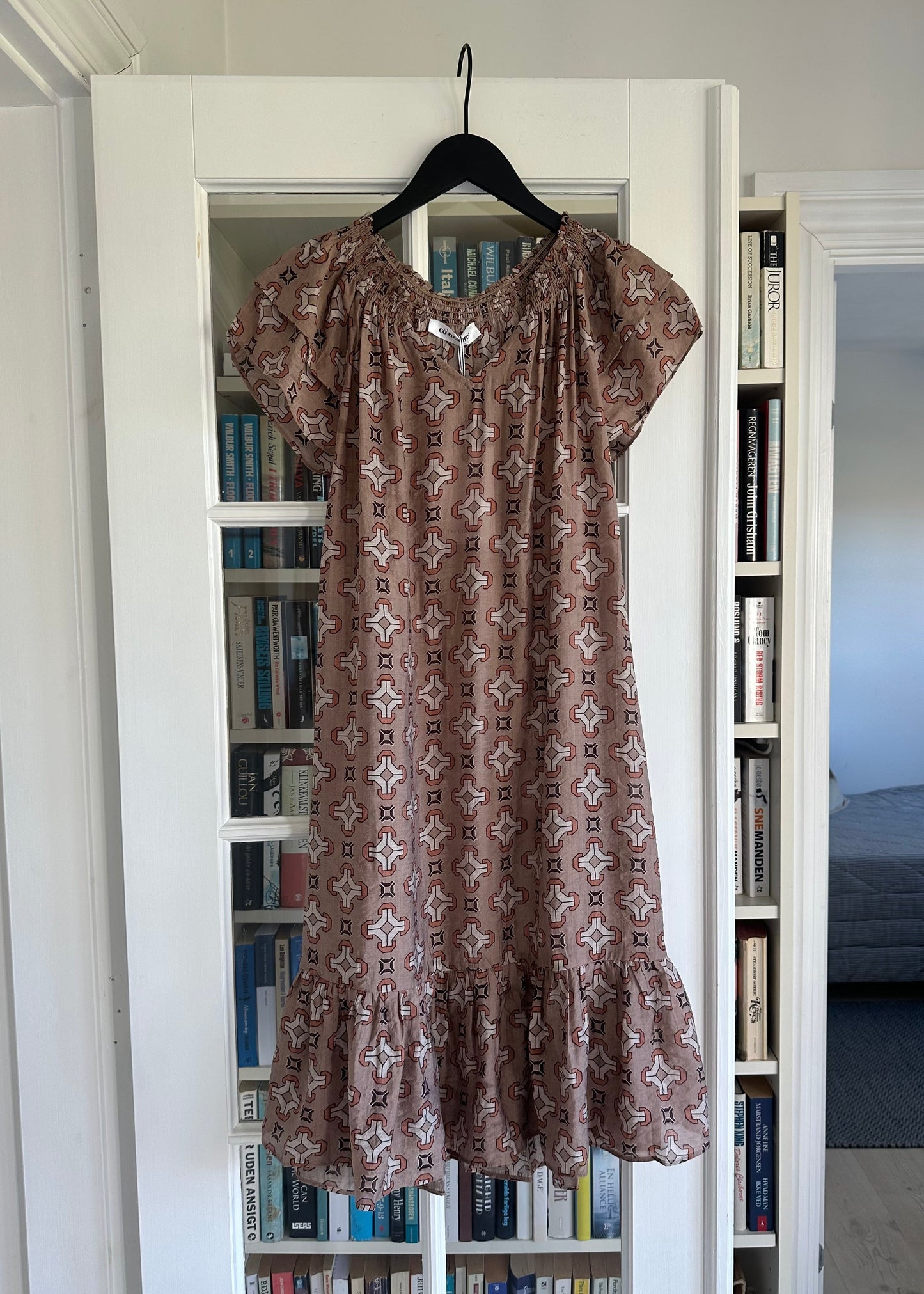 Sukienka Co'Couture Sunrise Crop EgyptCC w kolorze orzecha włoskiego