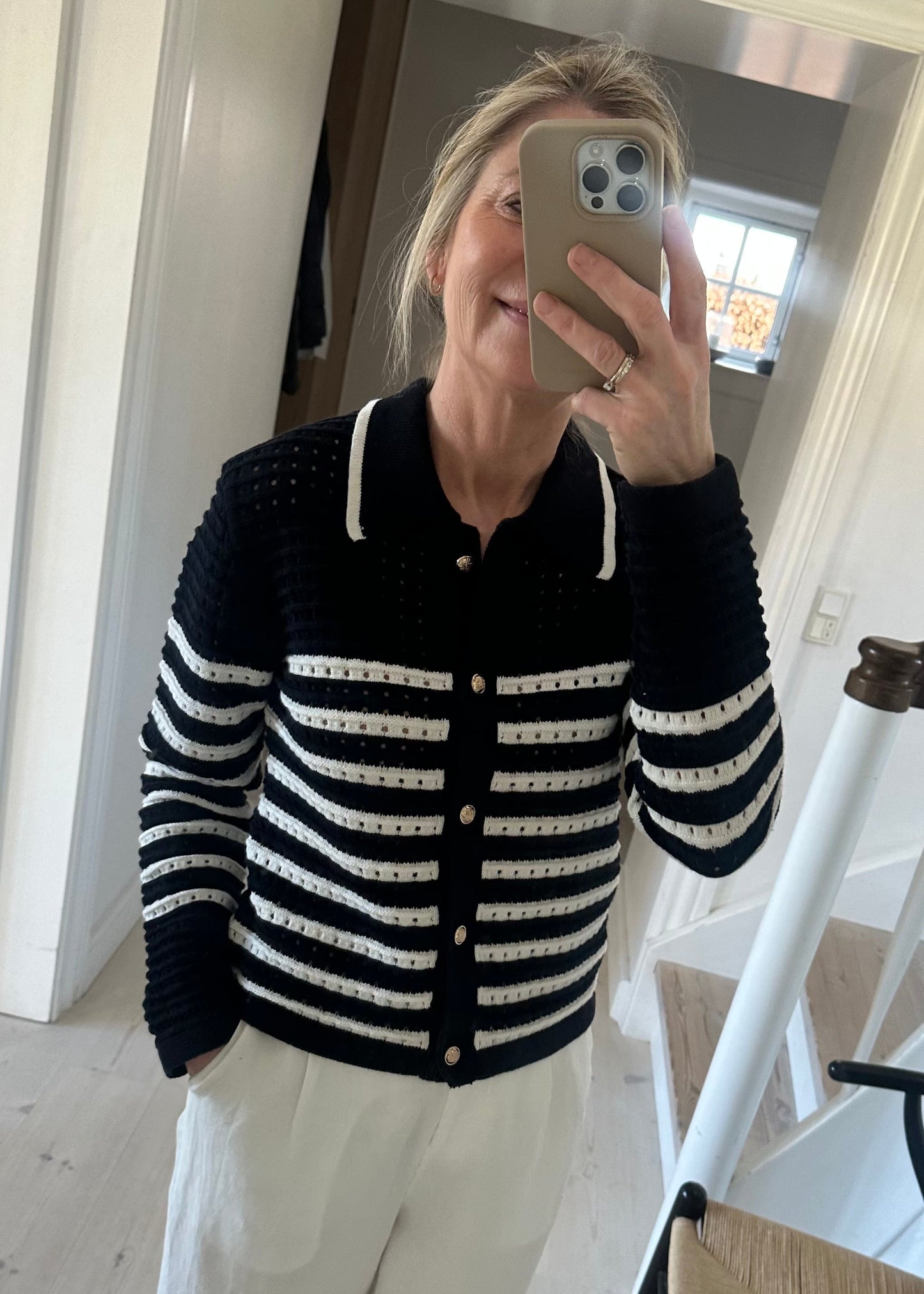 Dzianinowy kardigan Neo Noir Effie w kolorze granatowym