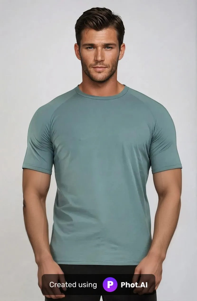 Podstawowa koszulka podkreślająca mięśnie