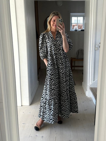 Czarna sukienka podłogowa Co'couture AtziCC