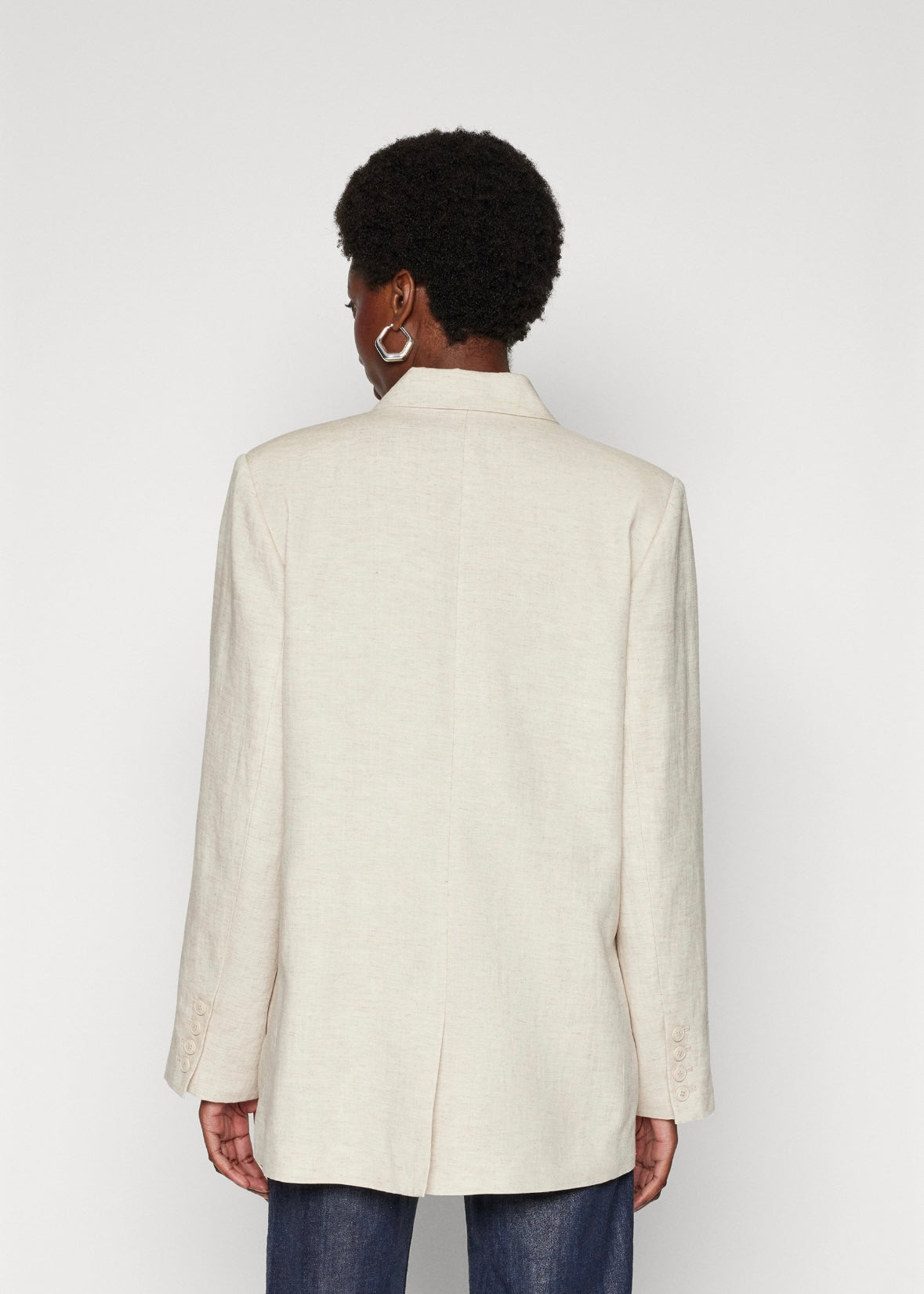 Zamów w przedsprzedaży (17 lipca) lniana marynarka Gestuz LizaGZ Tammy jasny piasek