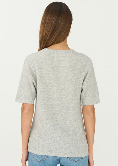 Pieszak PD-Billie Sweter dzianinowy z rękawem 2/4 i rozcięciem przy dekolcie w kolorze jasnoszarym melanżu