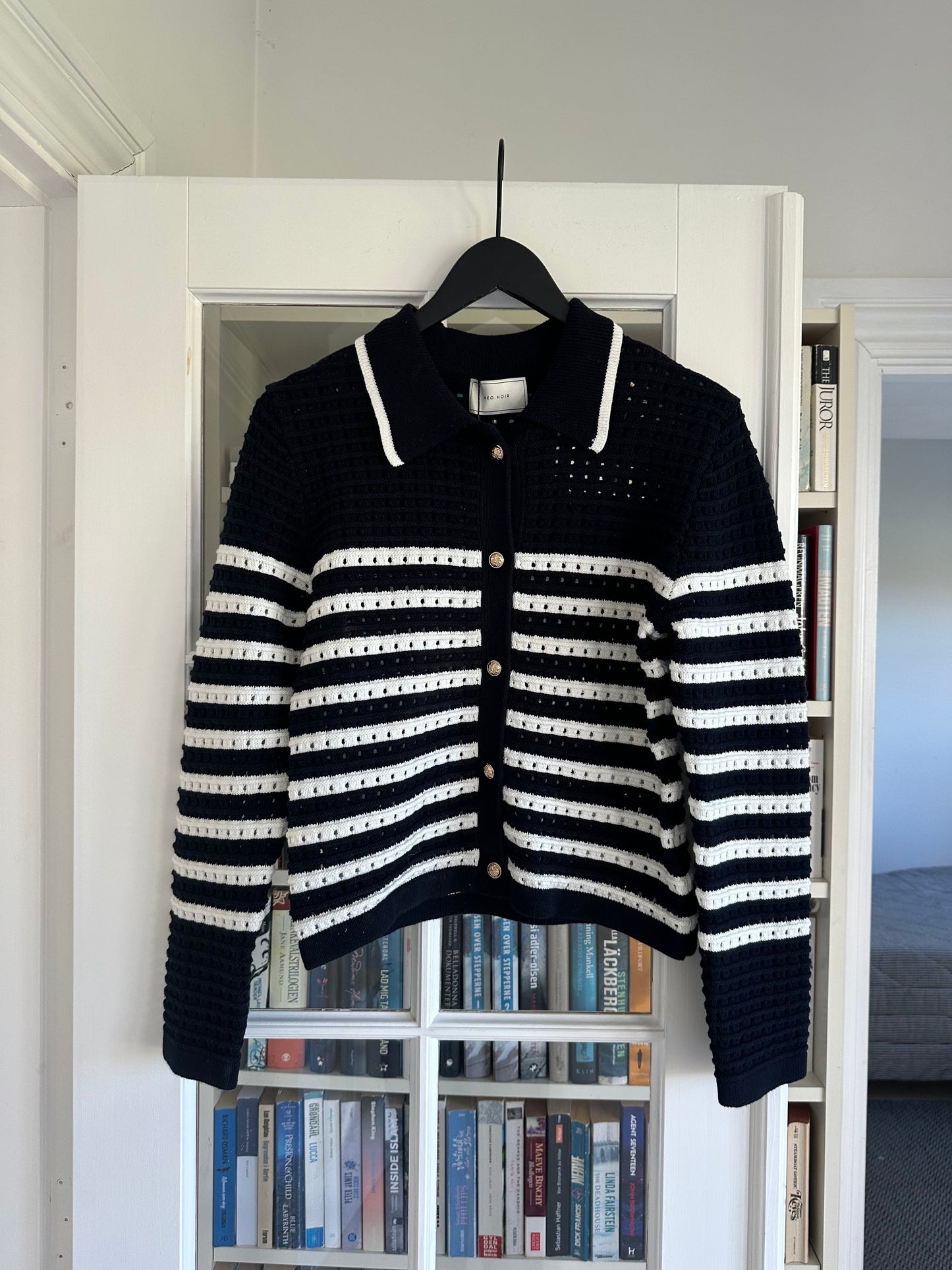 Dzianinowy kardigan Neo Noir Effie w kolorze granatowym