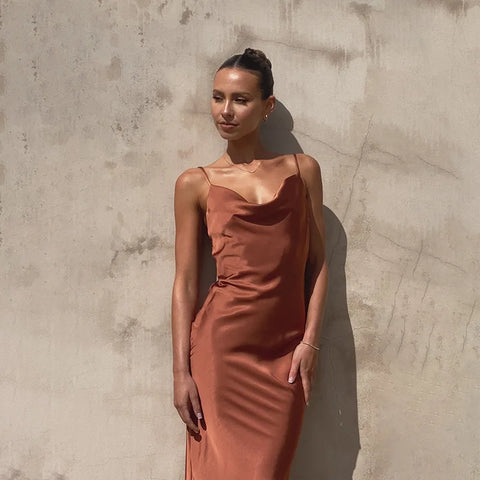 Klara™ | Satin Maxi Kjole med Cowl Neck