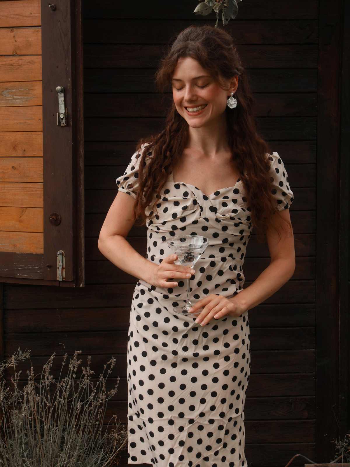 Beżowa bufiasta sukienka w kropki z lat 60.