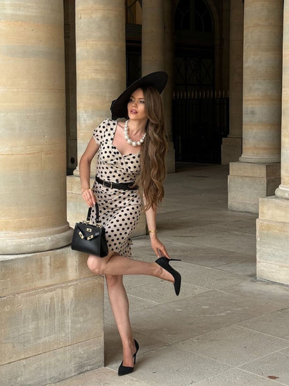 Beżowa bufiasta sukienka w kropki z lat 60.