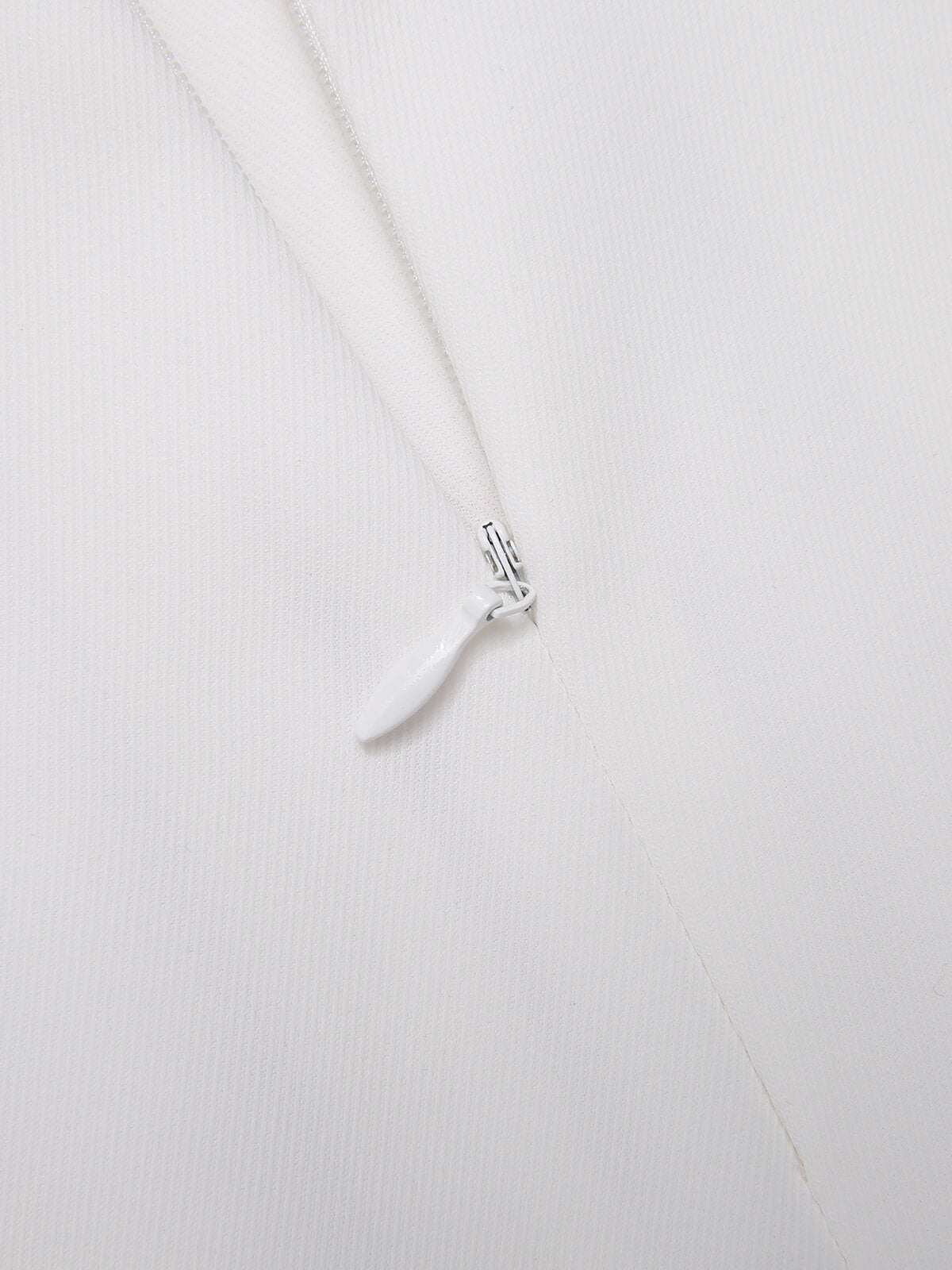 Czerwona sukienka w kropki na ramiączkach spaghetti z lat 50. w kształcie łódki