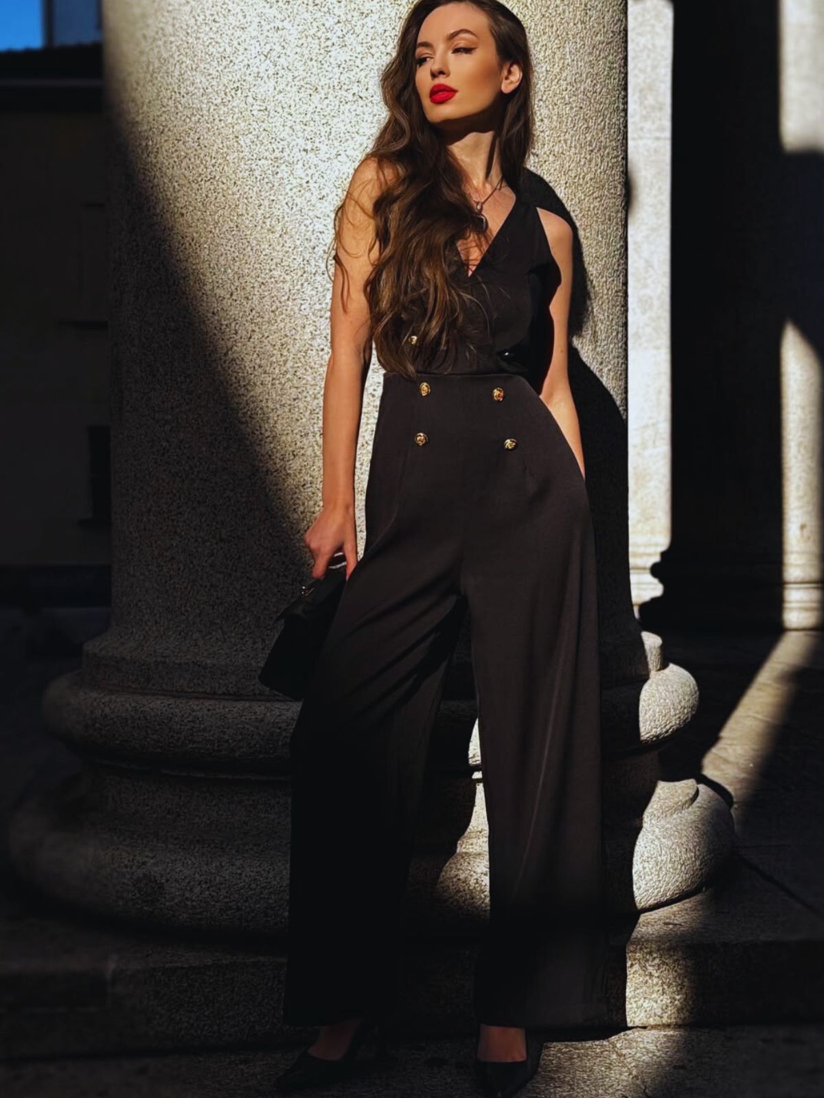 2 bluzki z wiązaniem w kwiaty i jednolita spódnica zapinana na guziki z lat 60. w kształcie łódki