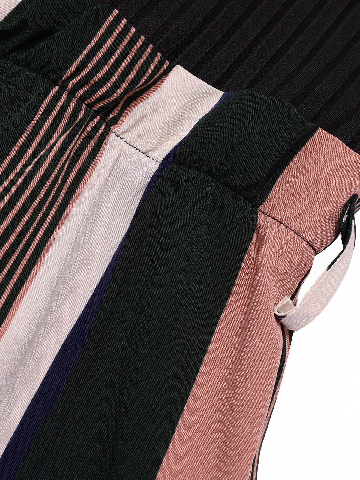 Beżowa, bawełniana sukienka z lat 40. z haftowanym kwiatowym dekoltem w serek