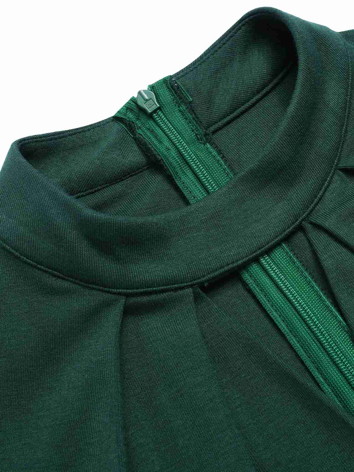 Sukienka w groszki z lat 50. w kolorze czerwonego wina z odkrytymi ramionami