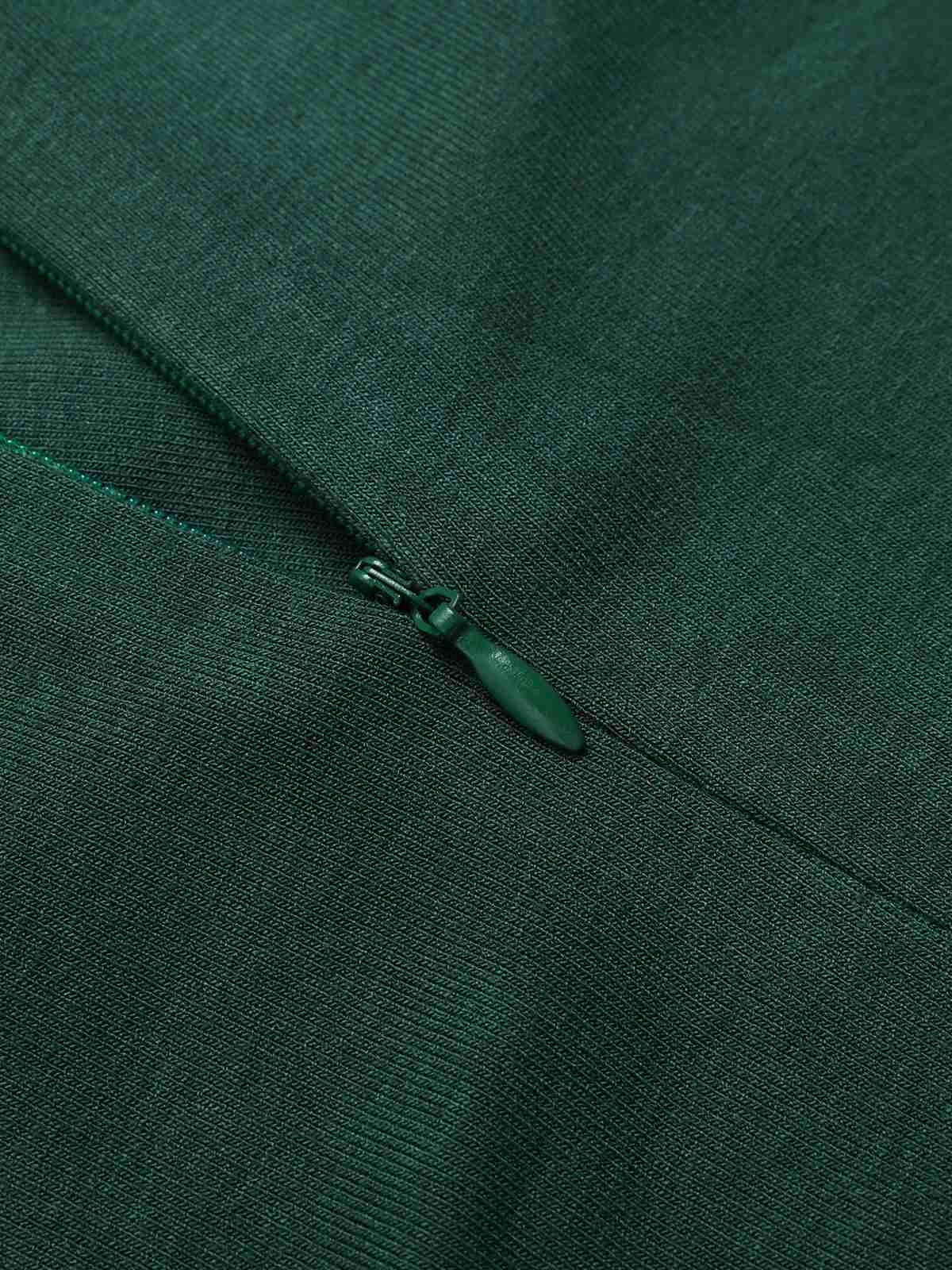 Sukienka w groszki z lat 50. w kolorze czerwonego wina z odkrytymi ramionami