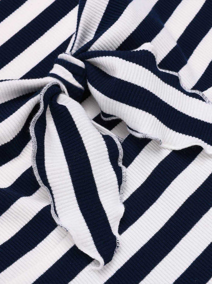 Niebieski kombinezon w paski z lat 50. z wyciętą kokardą