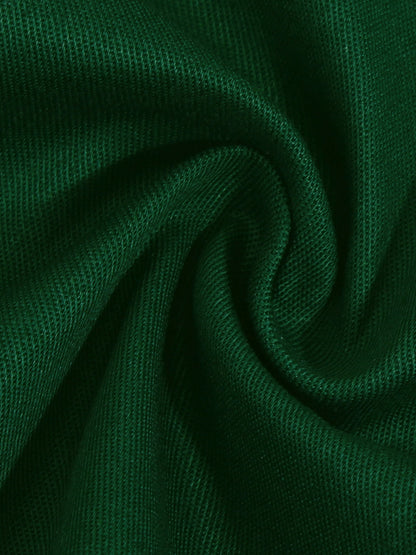 Sukienka z lat 40. w kolorze zieleni wojskowej, zapinana na guziki