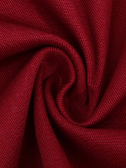 Sukienka z lat 40. w kolorze zieleni wojskowej, zapinana na guziki