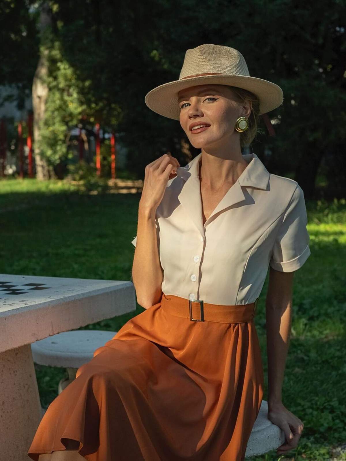 Sukienka z guzikami w kolorze khaki z lat 50. w kolorze Królewny Śnieżki