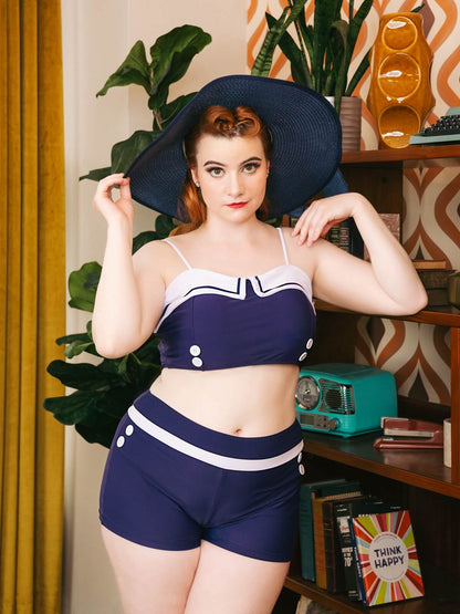 Sukienka dwurzędowa, granatowy garnitur marynarski z lat 50. XX wieku