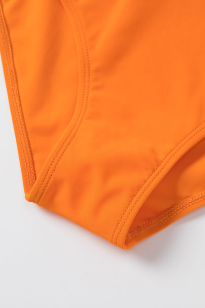 Czarny, kratkowany kostium kąpielowy z lat 40. XX wieku z dekoltem typu halter