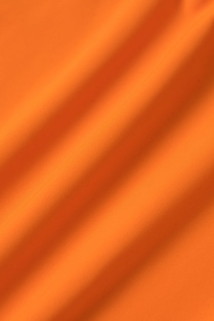 Czarny, kratkowany kostium kąpielowy z lat 40. XX wieku z dekoltem typu halter