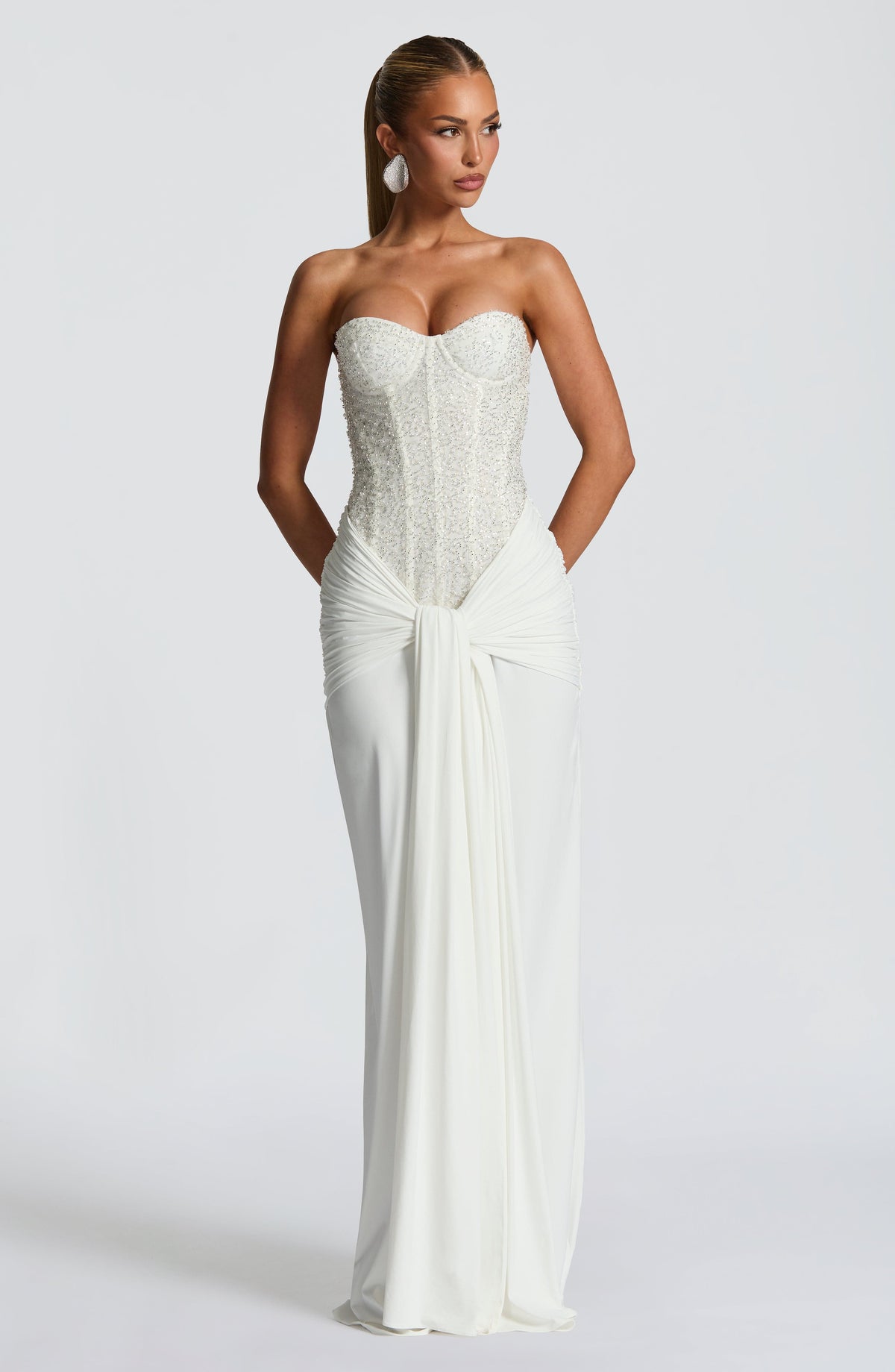 Gabriela | Elegancka sukienka maxi z gorsetem zdobionym koralikami