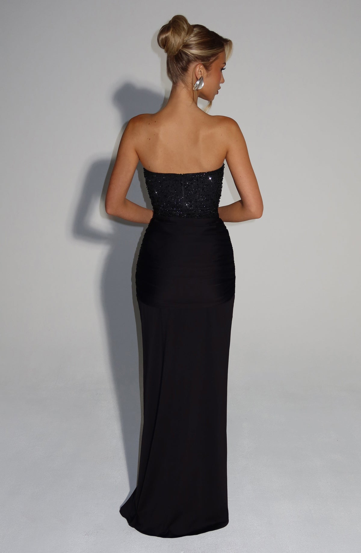 Gabriela | Elegancka sukienka maxi z gorsetem zdobionym koralikami