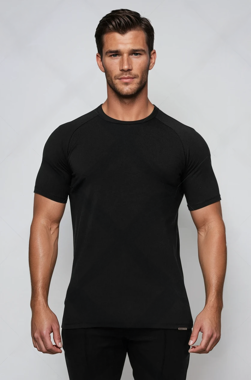 Podstawowa koszulka podkreślająca mięśnie