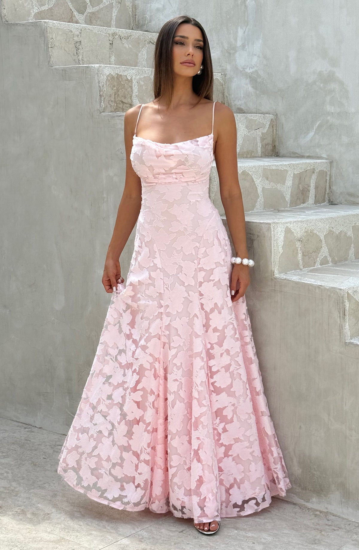 Pola | Elegancka sukienka maxi z kwiatową koronką