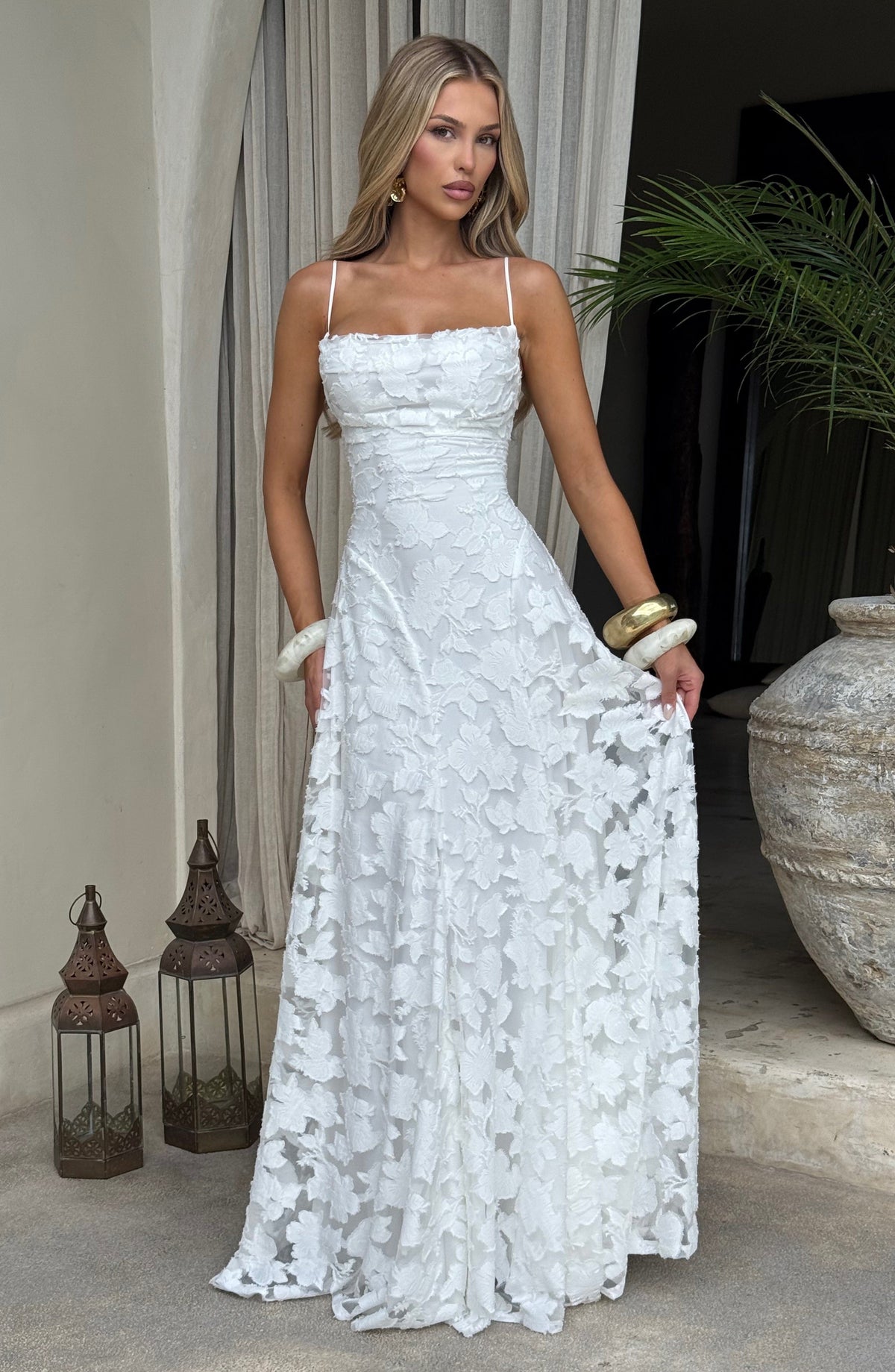 Pola | Elegancka sukienka maxi z kwiatową koronką