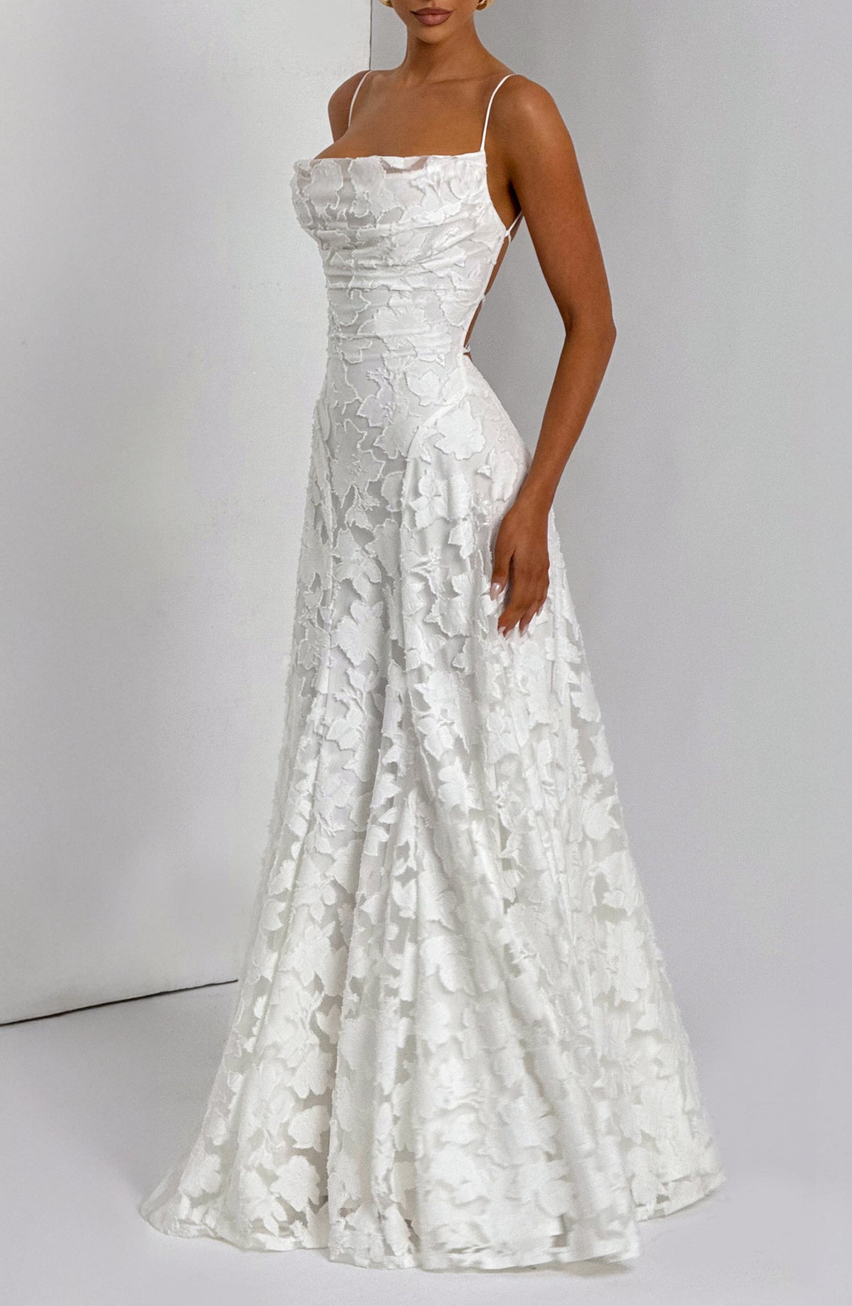 Pola | Elegancka sukienka maxi z kwiatową koronką