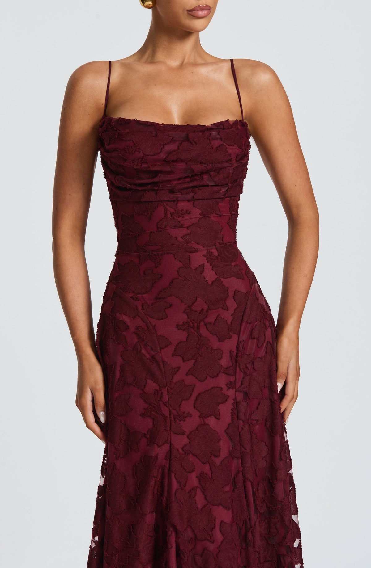 Pola | Elegancka sukienka maxi z kwiatową koronką