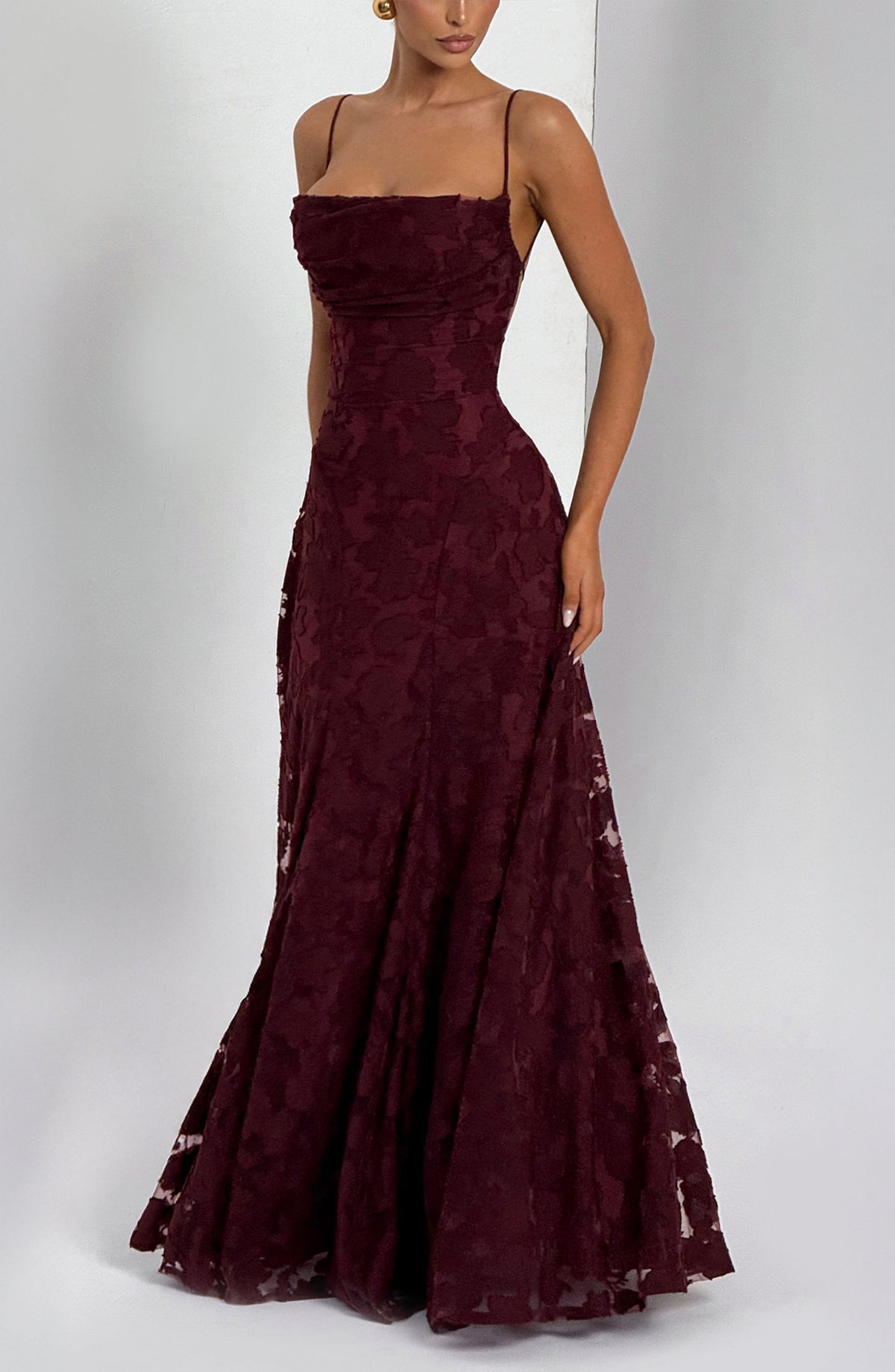 Pola | Elegancka sukienka maxi z kwiatową koronką
