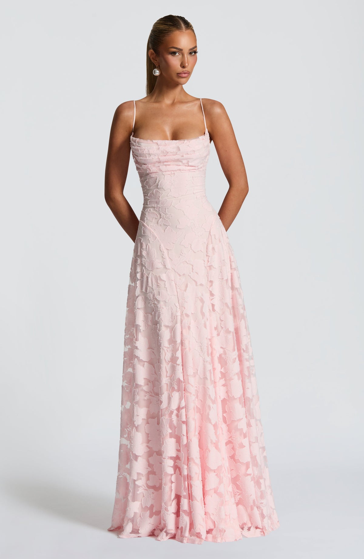 Pola | Elegancka sukienka maxi z kwiatową koronką