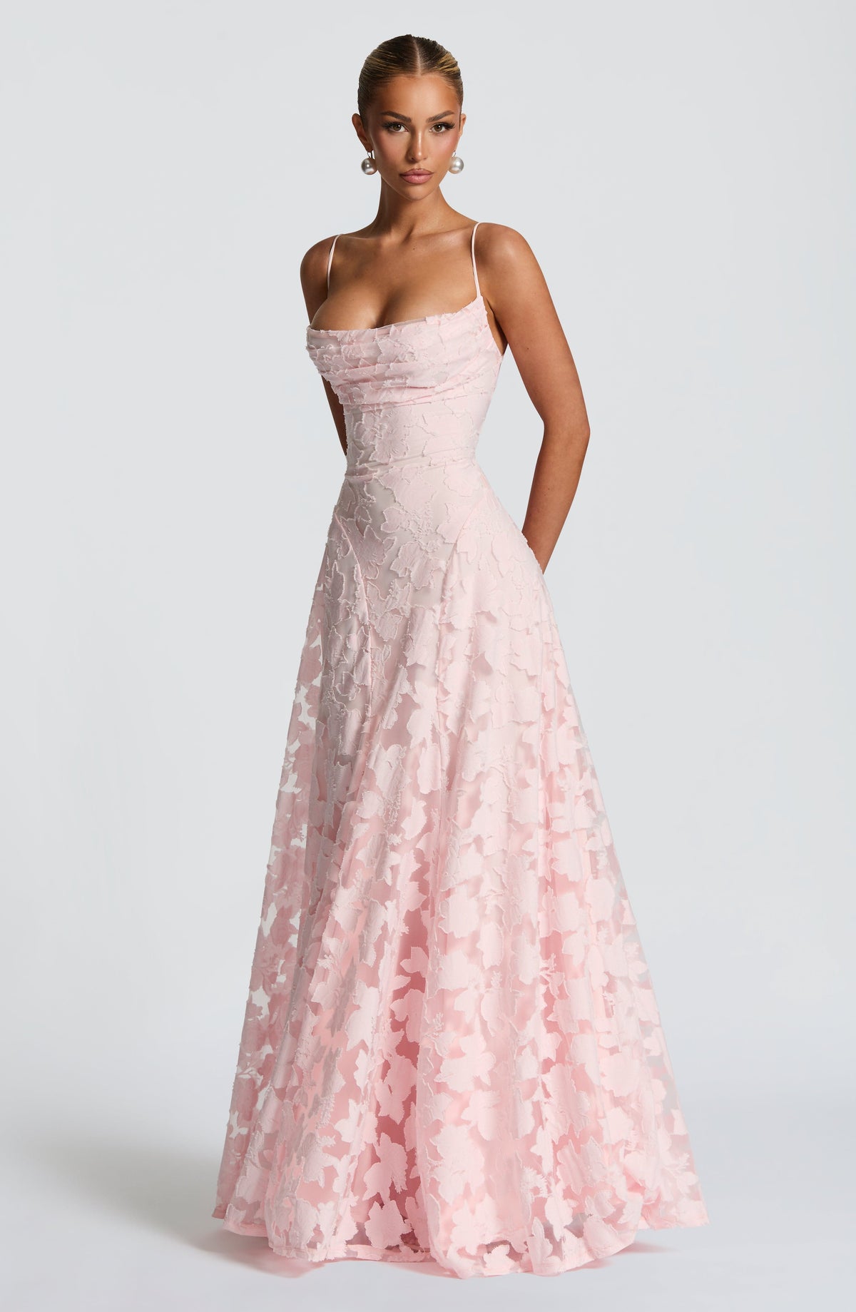 Pola | Elegancka sukienka maxi z kwiatową koronką