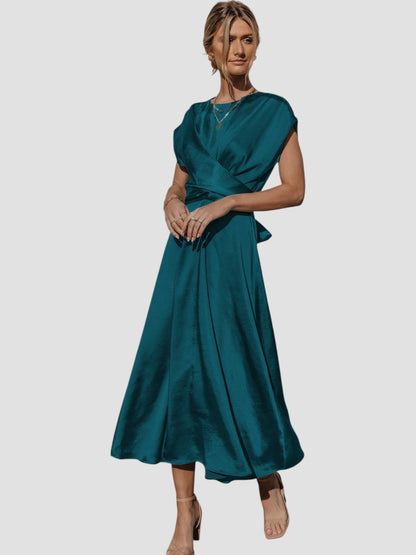 Klara | Elegancka sukienka o średniej długości