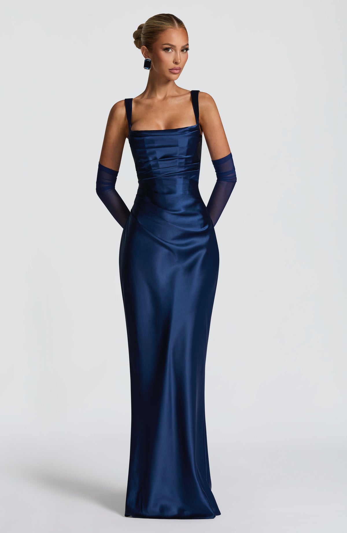 Weronika | Elegancka satynowa suknia maxi z kwadratowym dekoltem