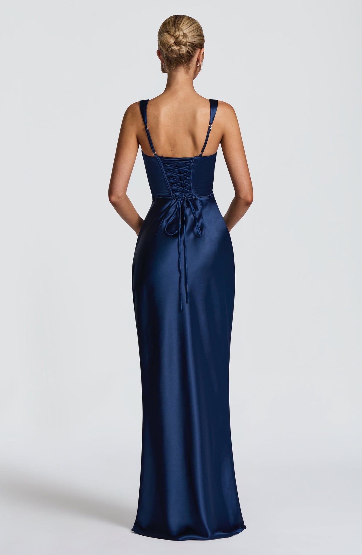 Weronika | Elegancka satynowa suknia maxi z kwadratowym dekoltem