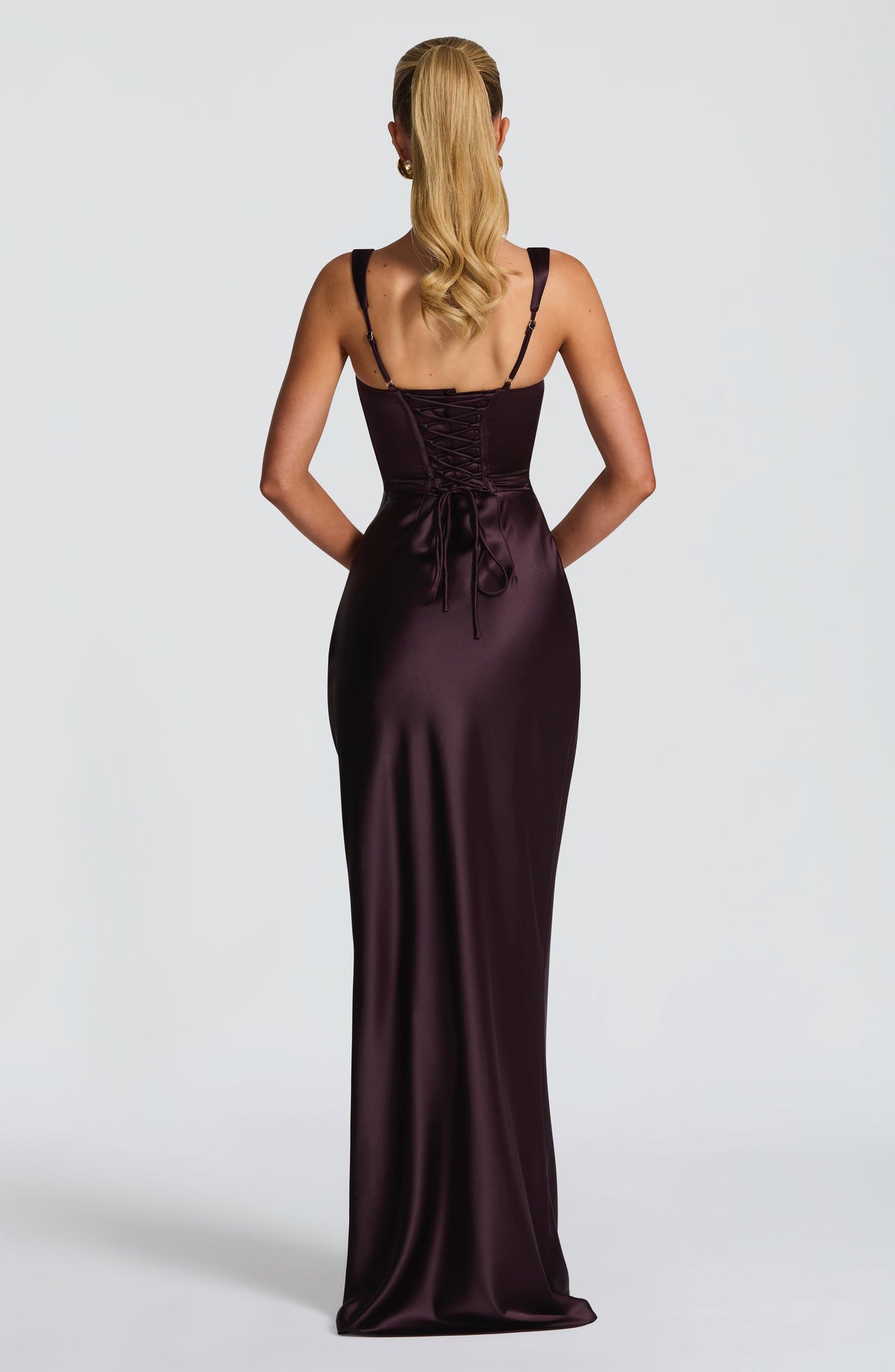 Weronika | Elegancka satynowa suknia maxi z kwadratowym dekoltem