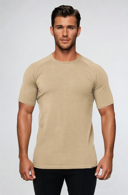 Podstawowa koszulka podkreślająca mięśnie